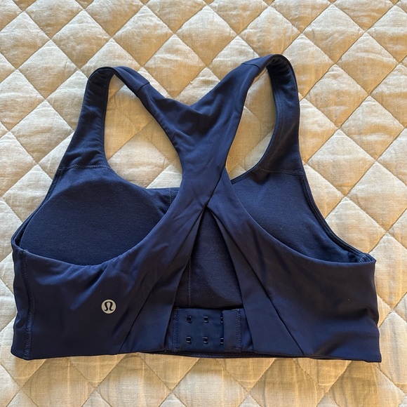 Lululemon Invigorate Bra size 6, navy - Picture 2 of 3